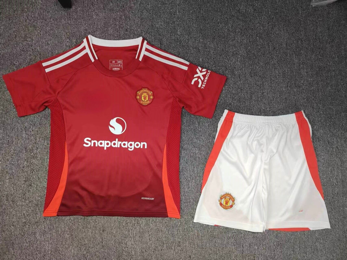 Manchester United Barn 24/25